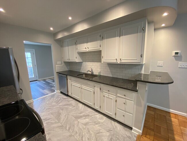 Foto del edificio - 704 Brook Dr