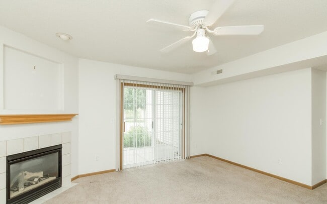 Building Photo - 2518 Rushmore Dr