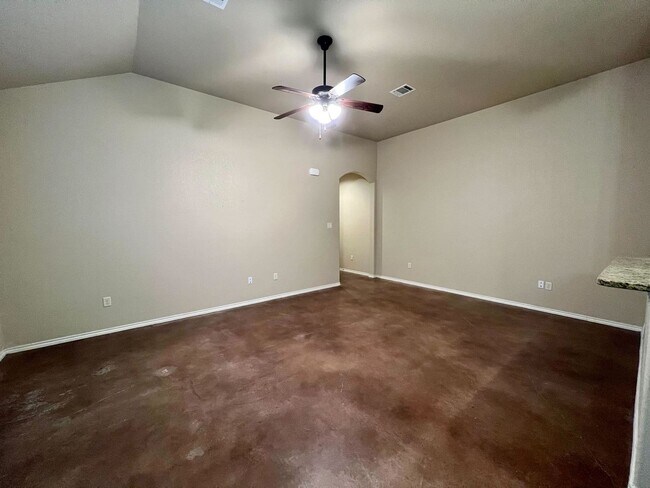 Foto del edificio - ** Application Received** Available Now! B...