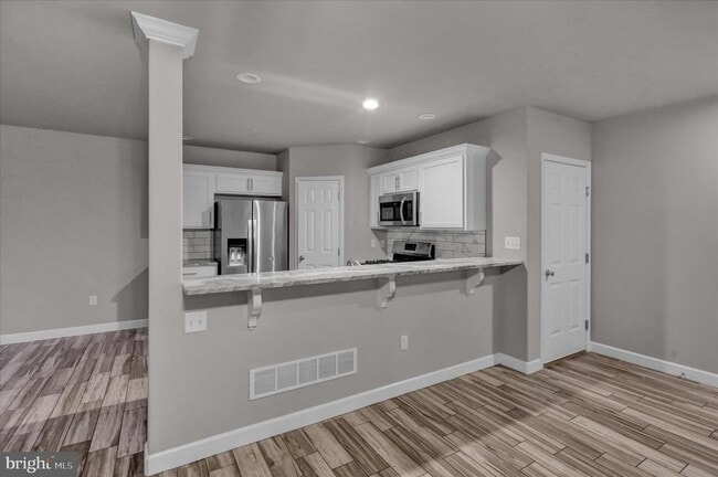 Building Photo - 523 Elm St