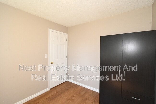 Building Photo - 8077 Rochester Crescent