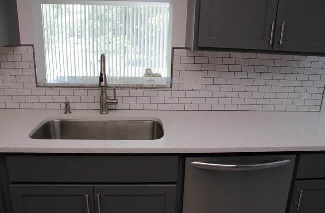 Foto del edificio - 2481 12th Ave SW