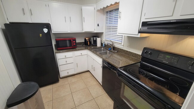 Foto del edificio - 2 Bed, 1.5 Bath Townhome in Greenville is ...