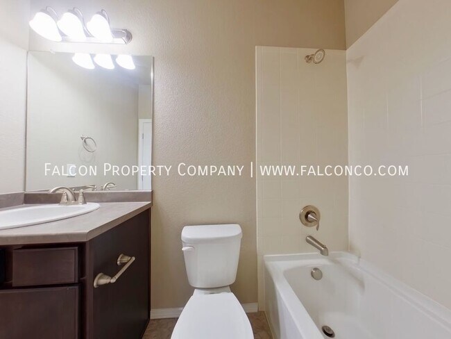 Building Photo - Gorgeous Townhouse in Stetson Hills! - Ava...