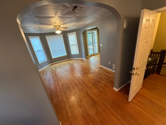 Living rooom - 4710 W Jackson Blvd