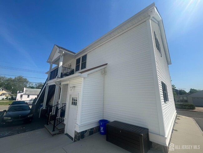 Building Photo - 16 E Kupsch St