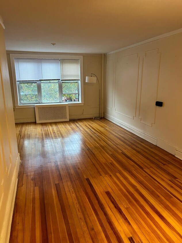 Foto principal - 3025 49th St