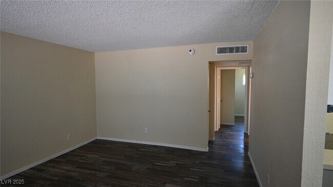 Foto del edificio - 2508 N McCarran St