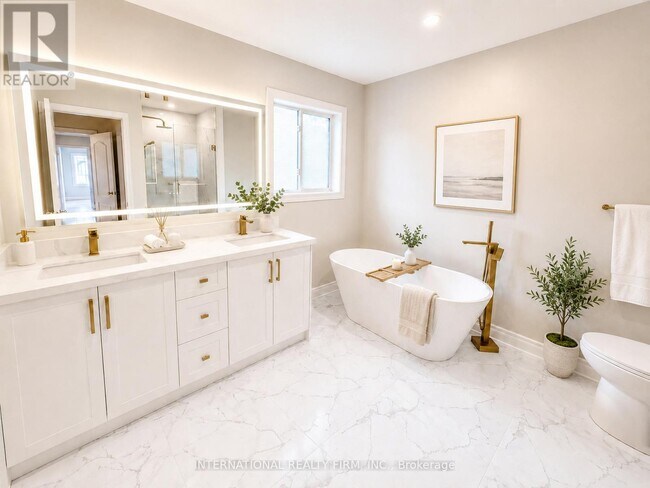 Building Photo - 32 Bel Canto Crescent
