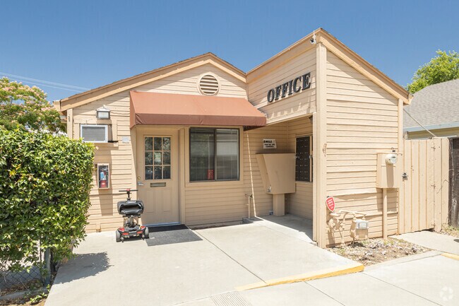 Oficina - Ellis Lake Apartments