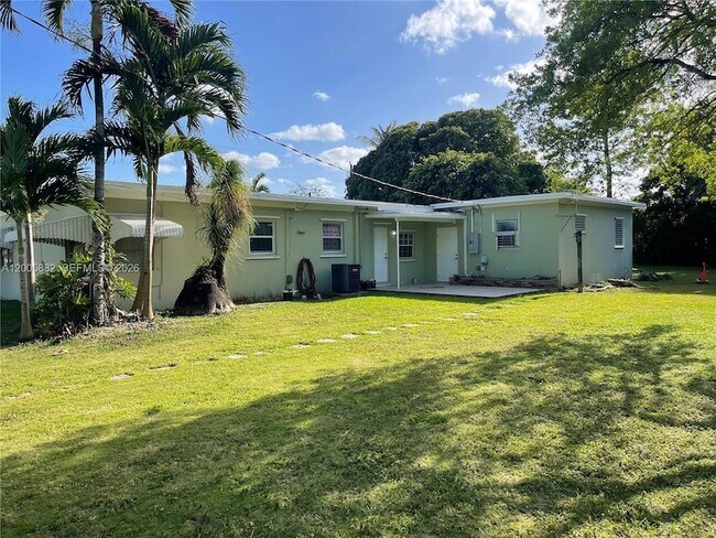 Foto del edificio - 24940 SW 134th Ct