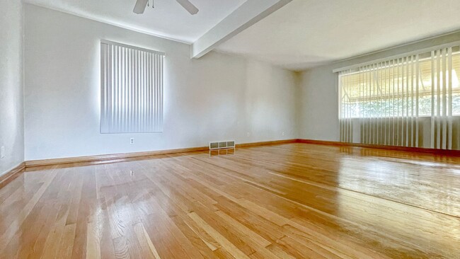 Building Photo - 3952 S 43rd St