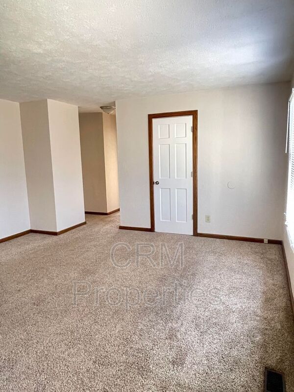 Building Photo - 5800 Mendota Dr