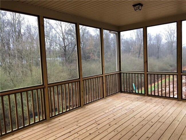 Building Photo - 5315 Mirror Lake Dr