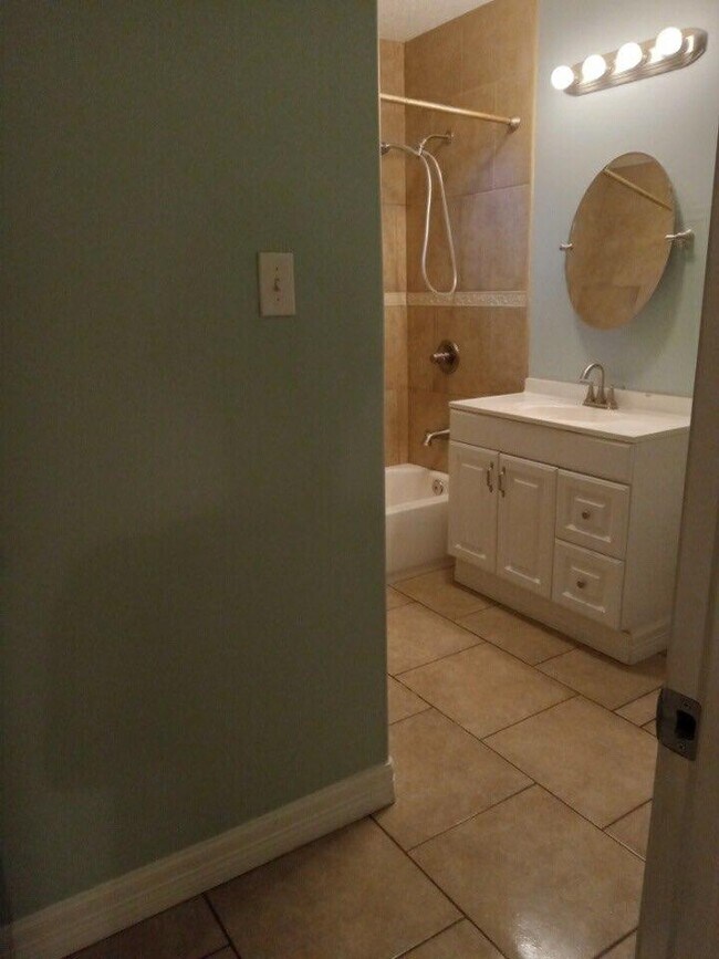 Foto del edificio - 230 Cherry Ln