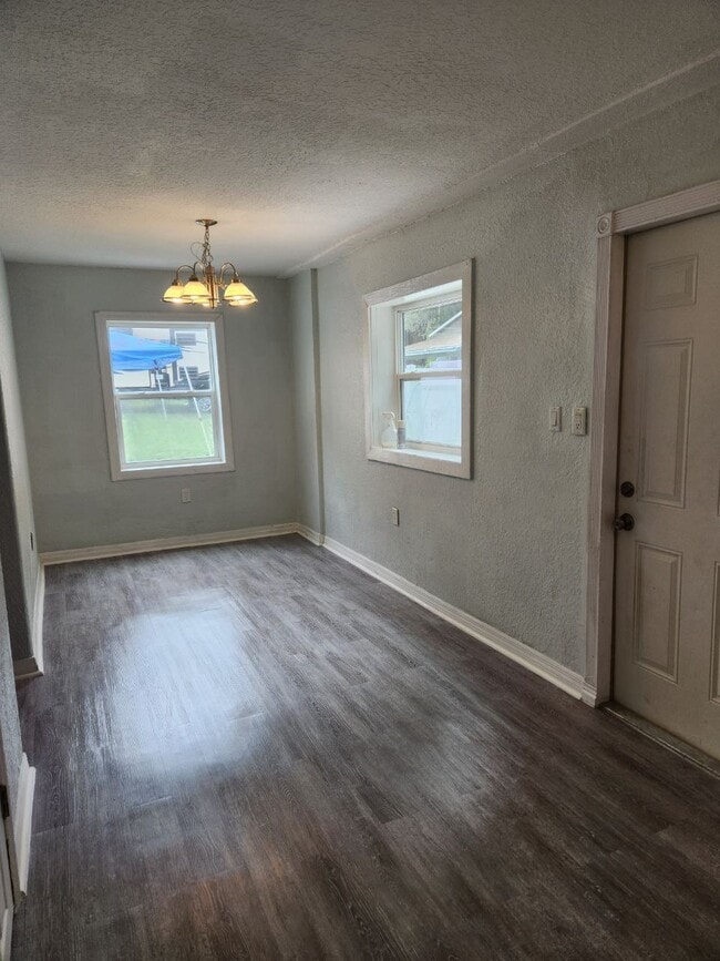 Foto del edificio - 1503 N County Rd 19A