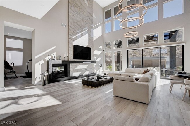 Building Photo - 5289 Feathertop Dr