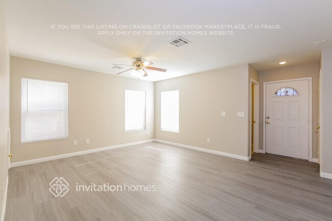 Foto del edificio - 4820 Golden Shimmer Ave