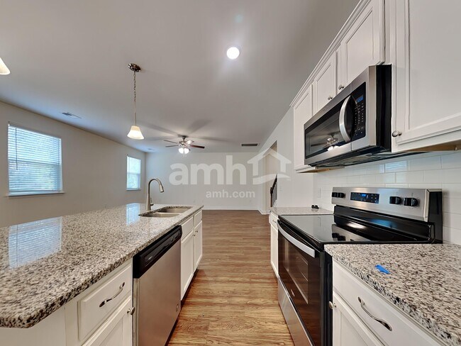 Foto del edificio - 992 Theodore Rd