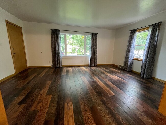 Foto del edificio - Spacious Main Level 3 Bed/1 Bath Apartment!