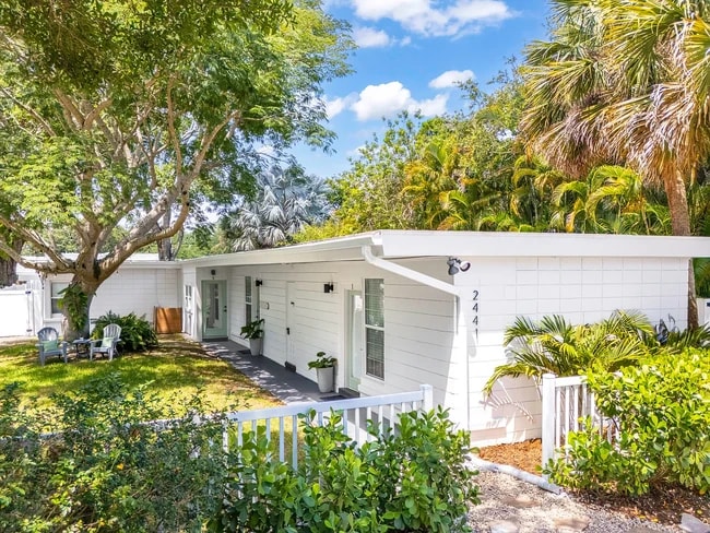 Building Photo - 2441 Granada Ave