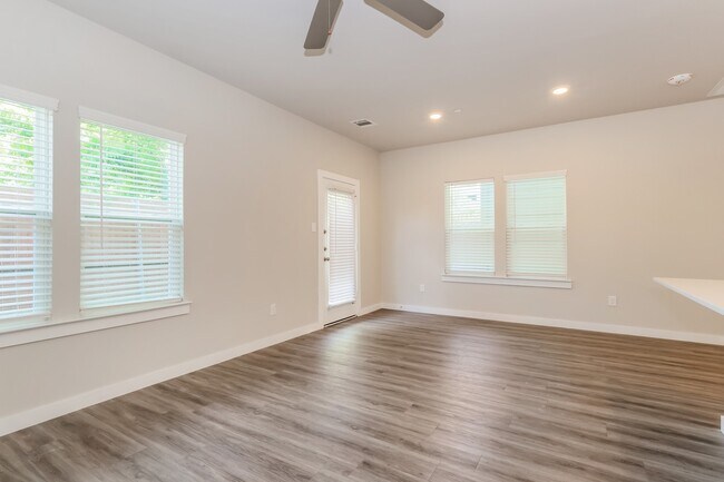 Building Photo - 18306 W Centro Cir