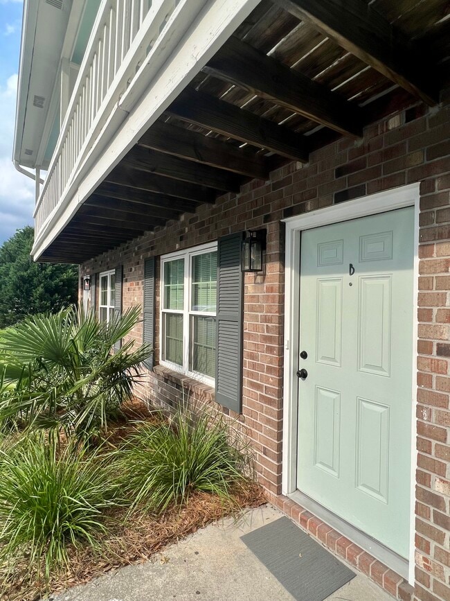 Exterior - 272 Fleming Rd