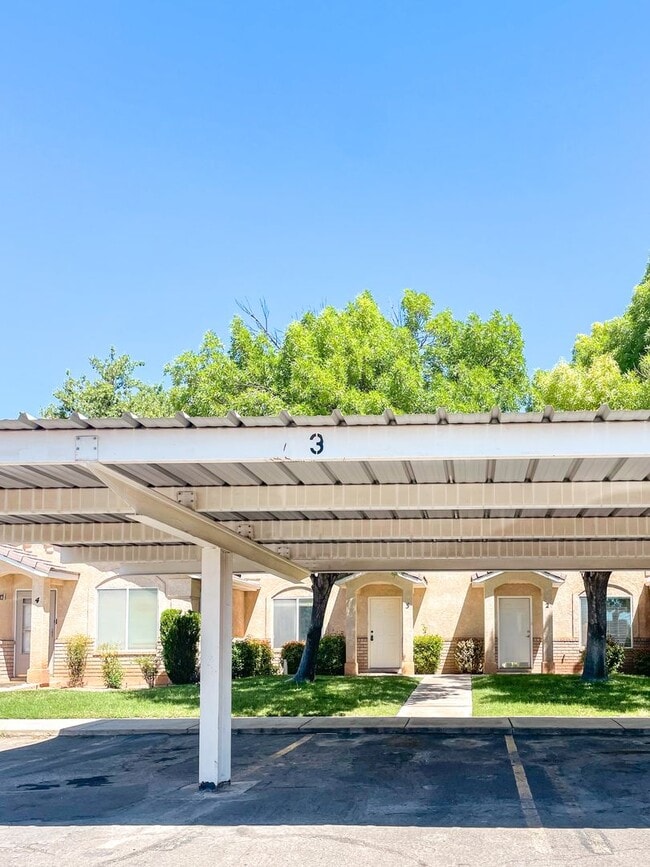 Building Photo - Charming 2 Bedroom Home in Prime Location ...