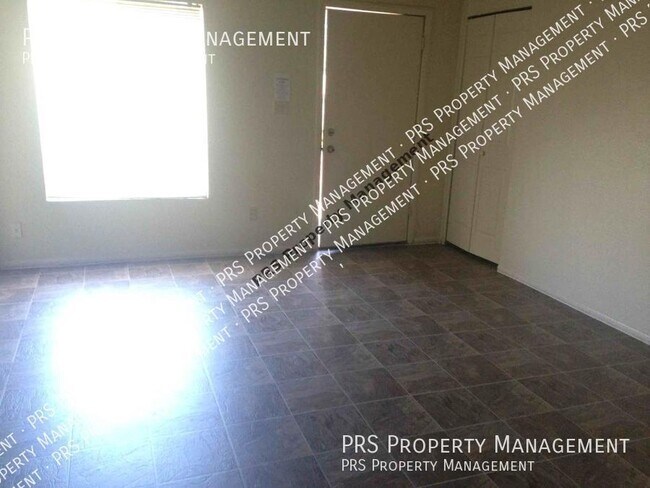 Building Photo - Great Location in Tempe