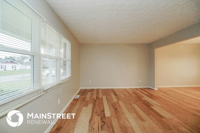 Building Photo - 2695 Kenview Rd S