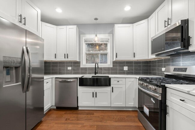 Building Photo - 5542 W 64th St