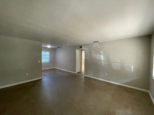 Foto del edificio - 2 Bedroom/1 Bath