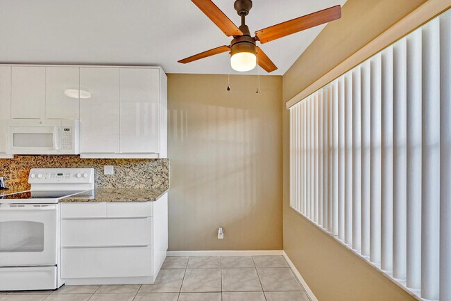 Building Photo - 7681 Tahiti Ln