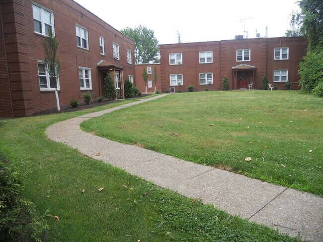 628 Southcrest Court - 628 Southcrest Ct