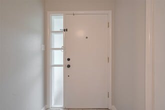 Building Photo - 605 Sorrento Dr