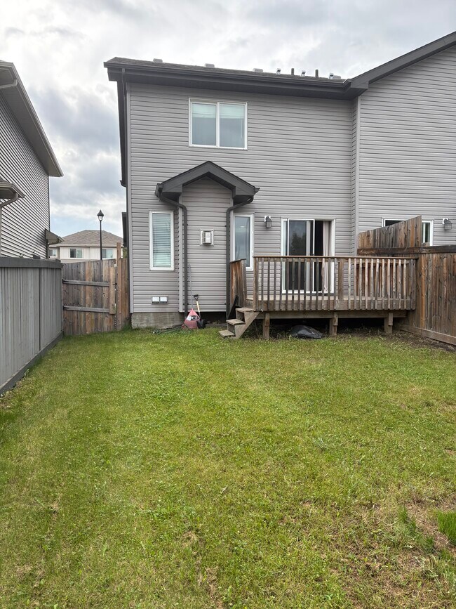 Photo du bâtiment - 605-175A 175A St SW