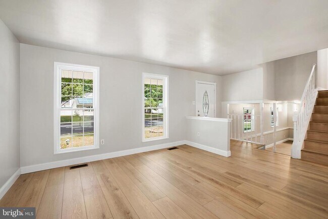 Building Photo - 15950 Alameda Dr