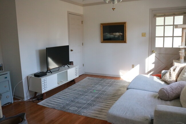 Living room - 6924 Upper York Rd