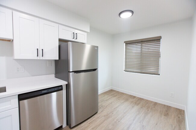 Kitchen/Dining - 3133 E Fairmount Ave