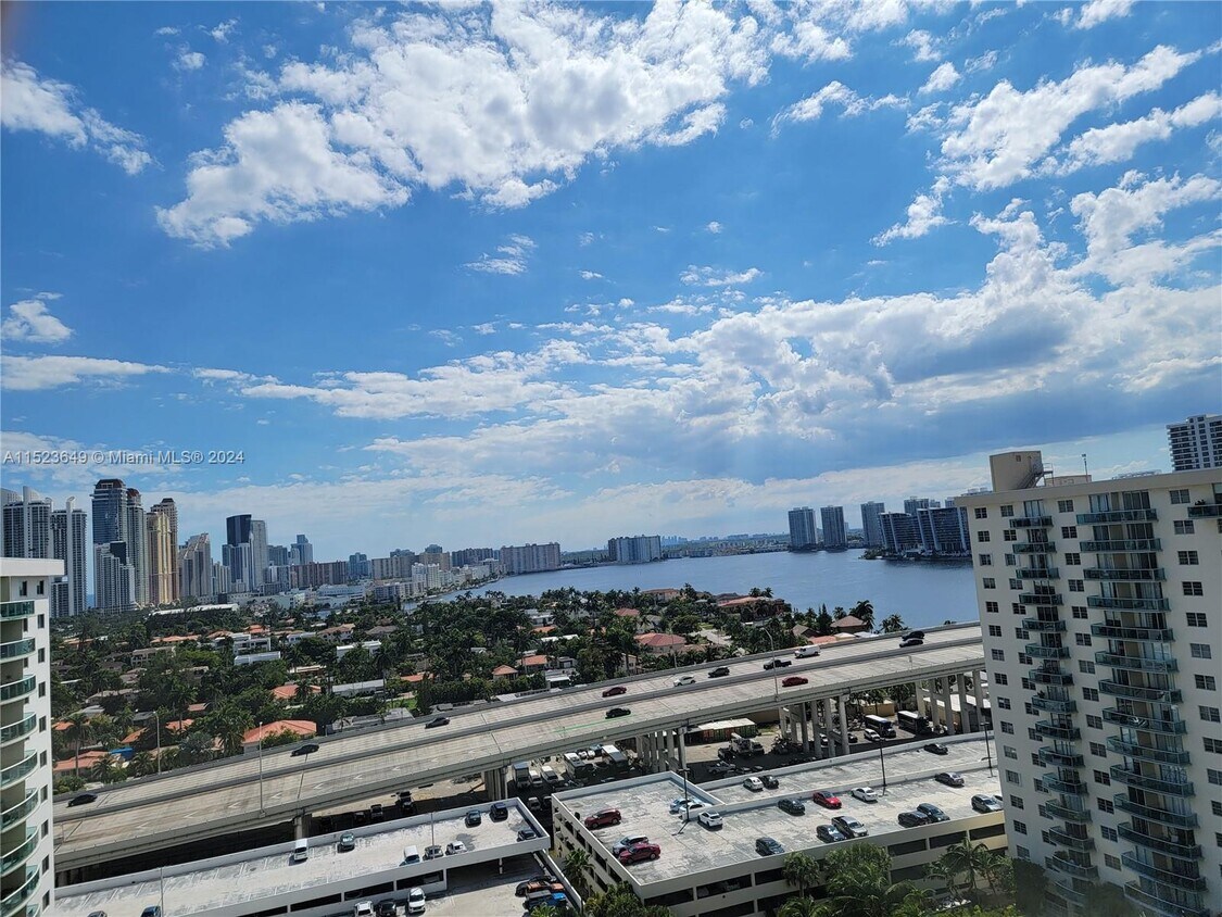 Primary Photo - 19380 Collins Ave