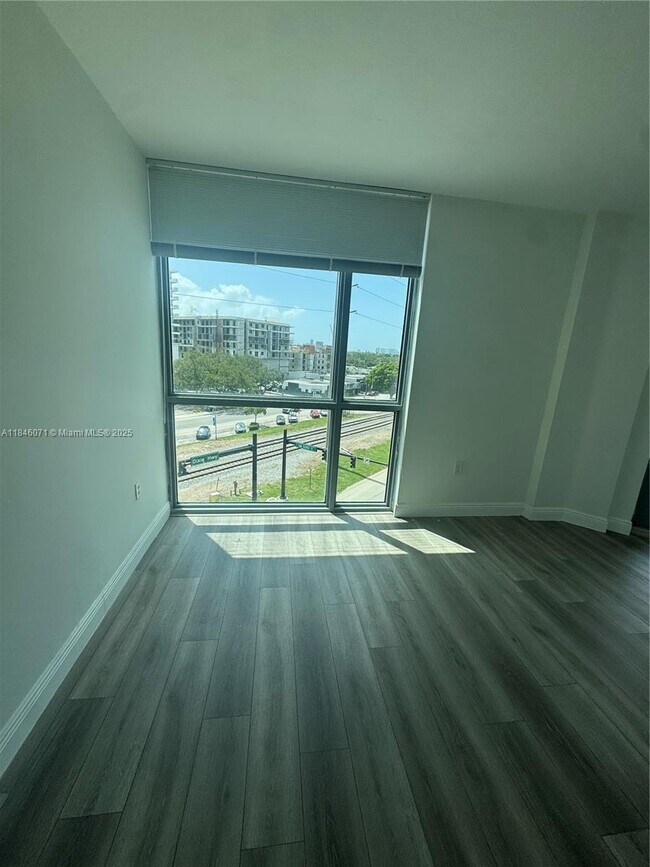 Building Photo - 140 S Dixie Hwy