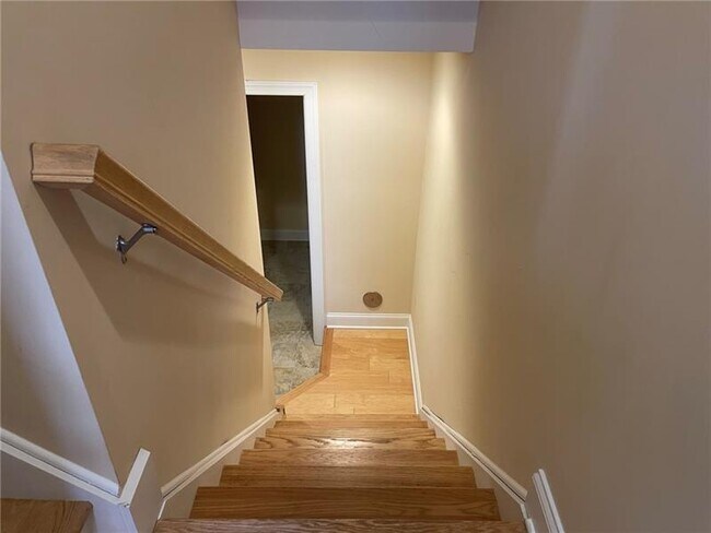 Building Photo - 698 Arbor Ct