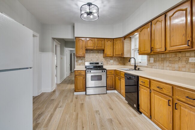 Building Photo - 6228 W Berenice Ave