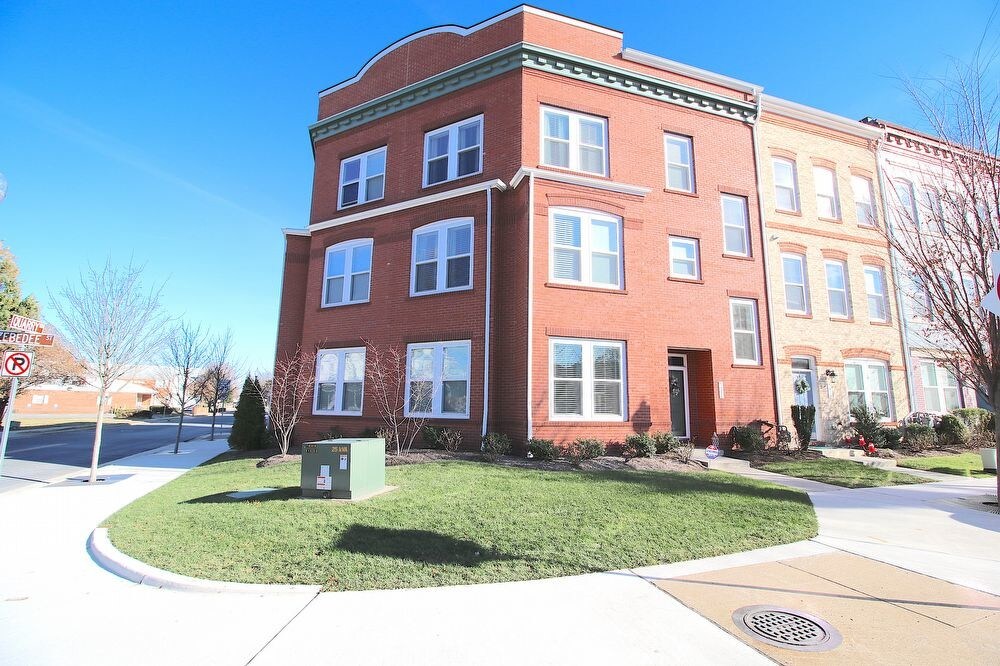 Primary Photo - 9401 Zebedee St