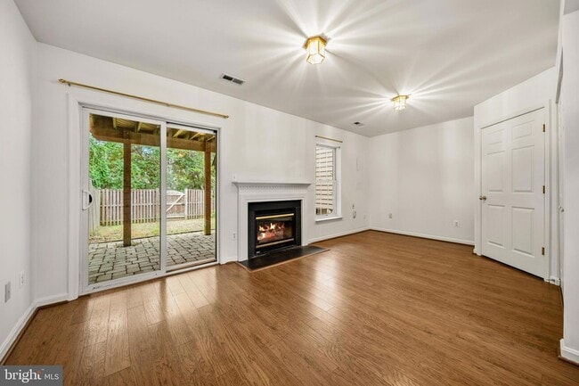 Building Photo - 25251 Dunvegan Square