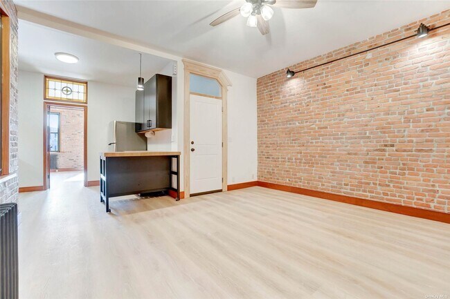 Foto del edificio - 67-07 Woodside Ave