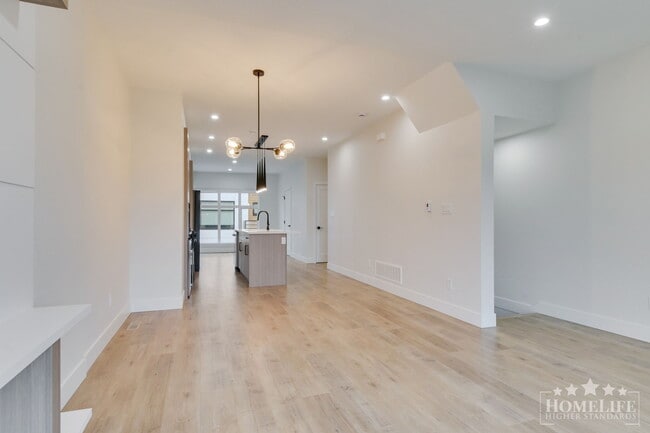 Building Photo - Modern 3 Bed 3 Bath Townhome for Rent in Pacific Douglas!