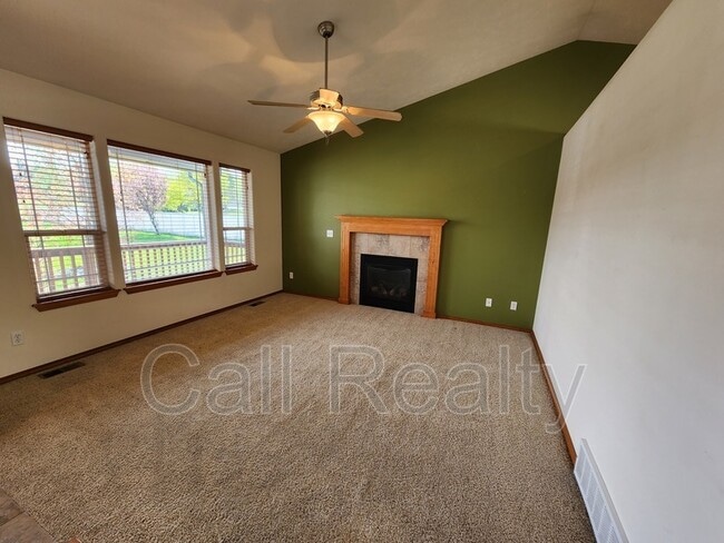 Foto del edificio - 916 Rees Ln