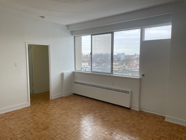 Building Photo - 30 Springhurst Ave