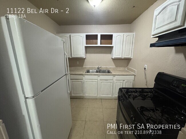 Foto del edificio - 11122 Belair Dr